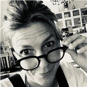 Madrelingua francese impartisce lezioni private da remoto e/o in presenza. Insegnate medie/ superiori e prof presso British Institutes per adulti e ragazzi